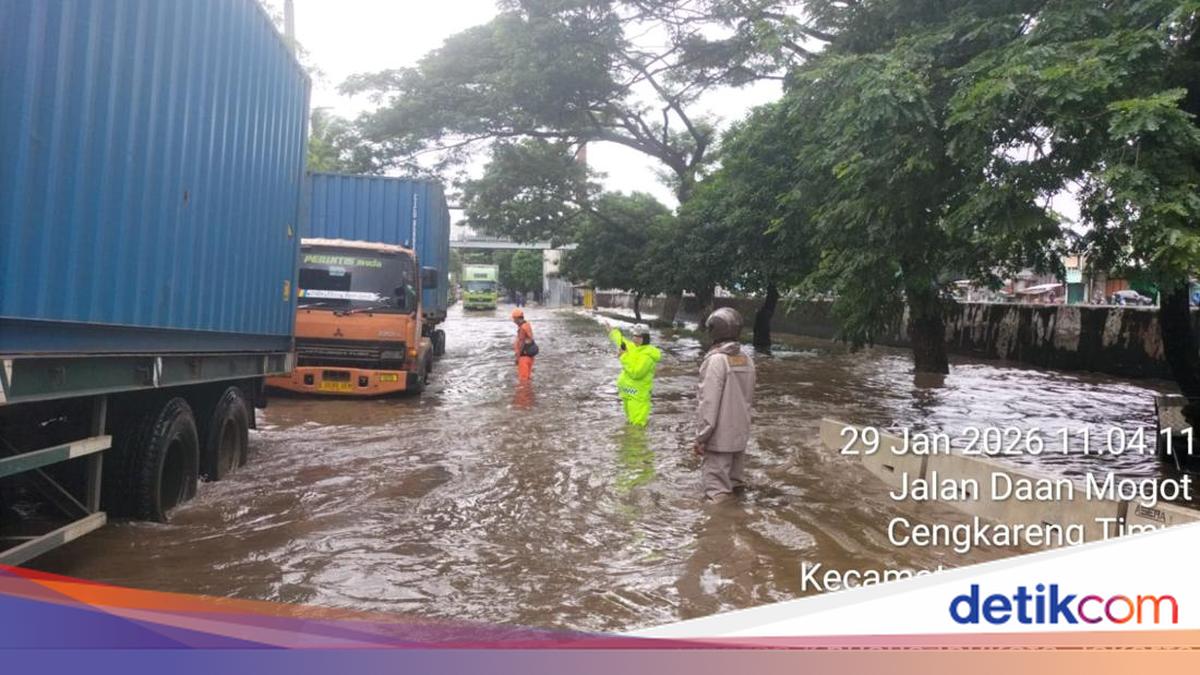 Banjir di Jalan Daan Mogot Jakbar Capai 60 Cm, Motor Tak Bisa Melintas