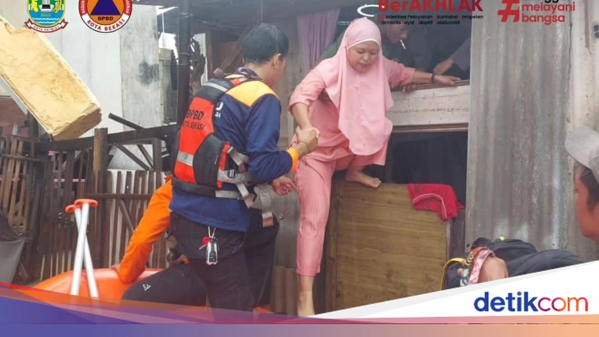 Banjir hingga 1,5 Meter Genangi Permukiman Bekasi, Warga Mulai Dievakuasi