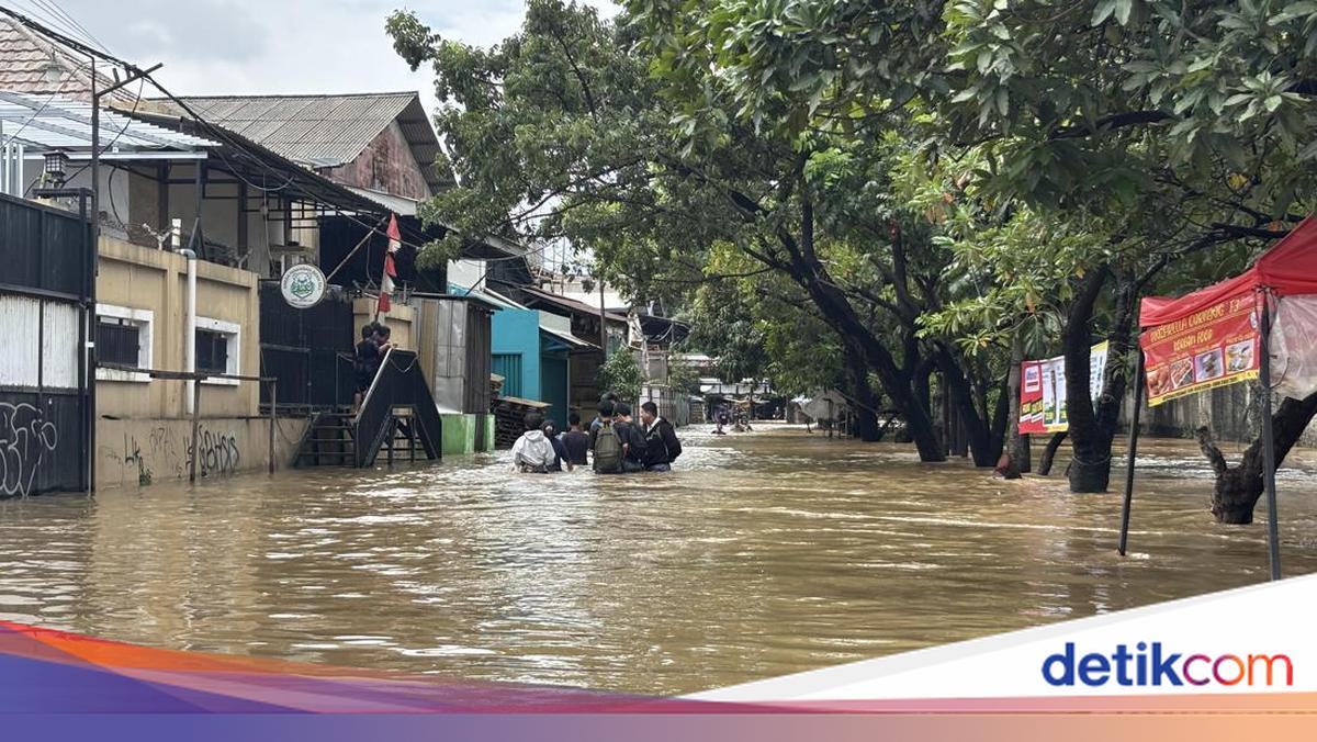 Duta Kranji Bekasi Kembali Dilanda Banjir, Tinggi Air Capai 80 Cm