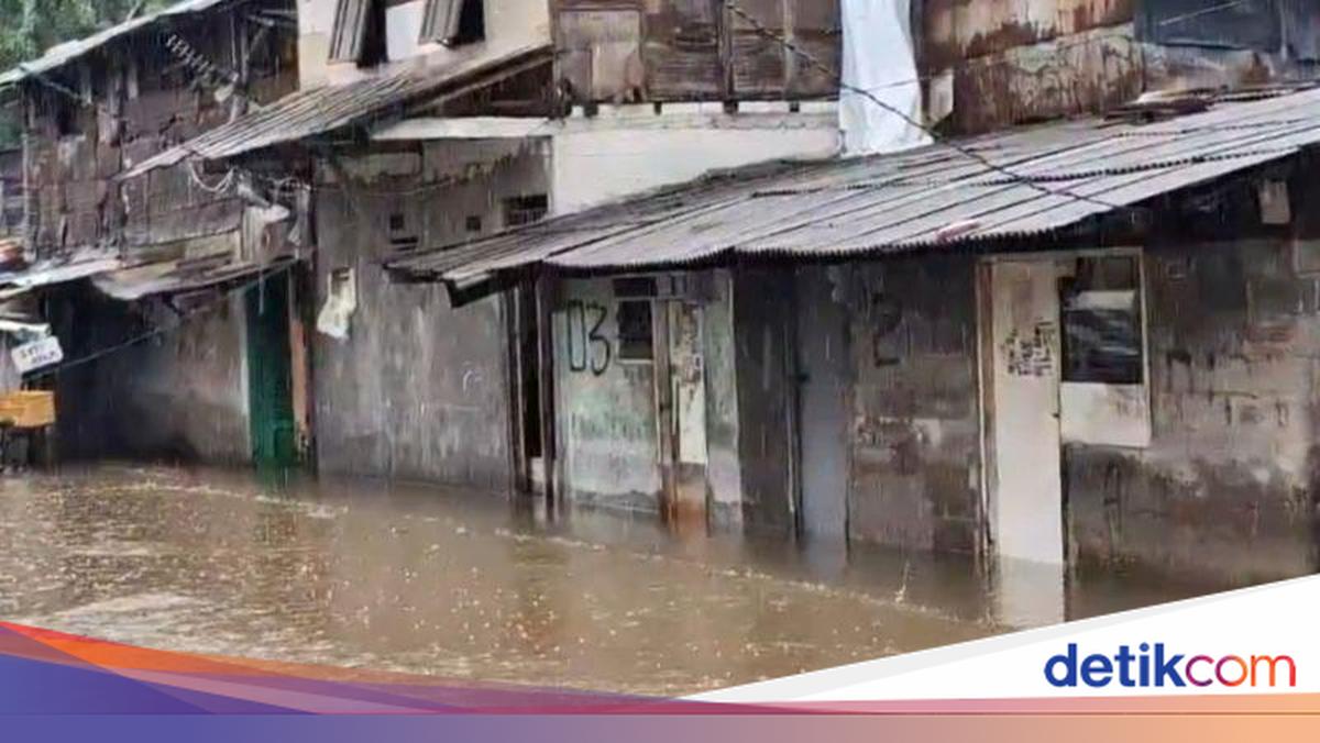 Banjir Rendam Ratusan Rumah di Kampung Sawah Imbas Luapan Kali Cakung