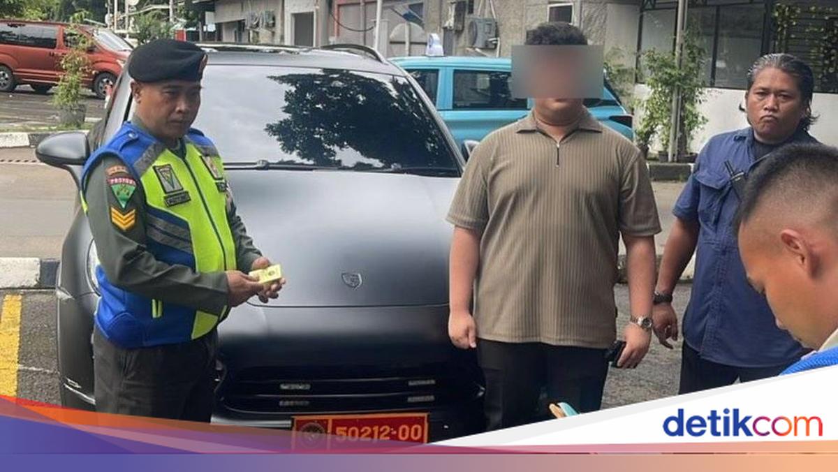 Polda Metro: Pelat Dinas Kemhan di Mobil Porsche Cayenne Dipalsukan