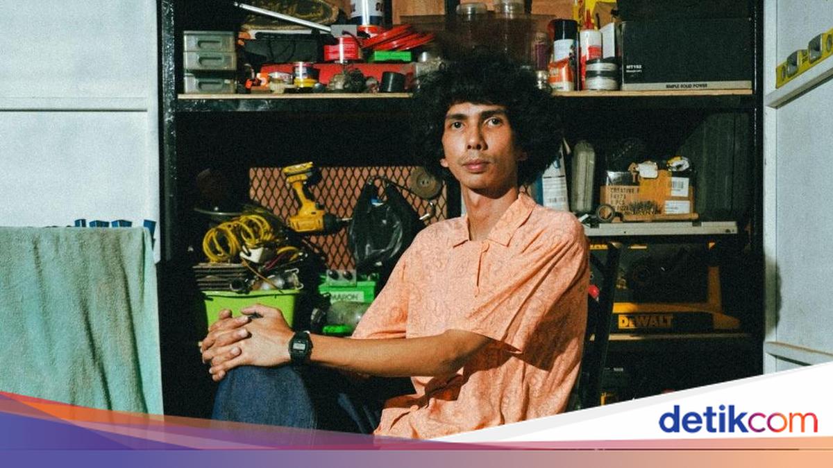 Lirik Lagu Sesi Potret dari Enau Feat Ari Lesmana