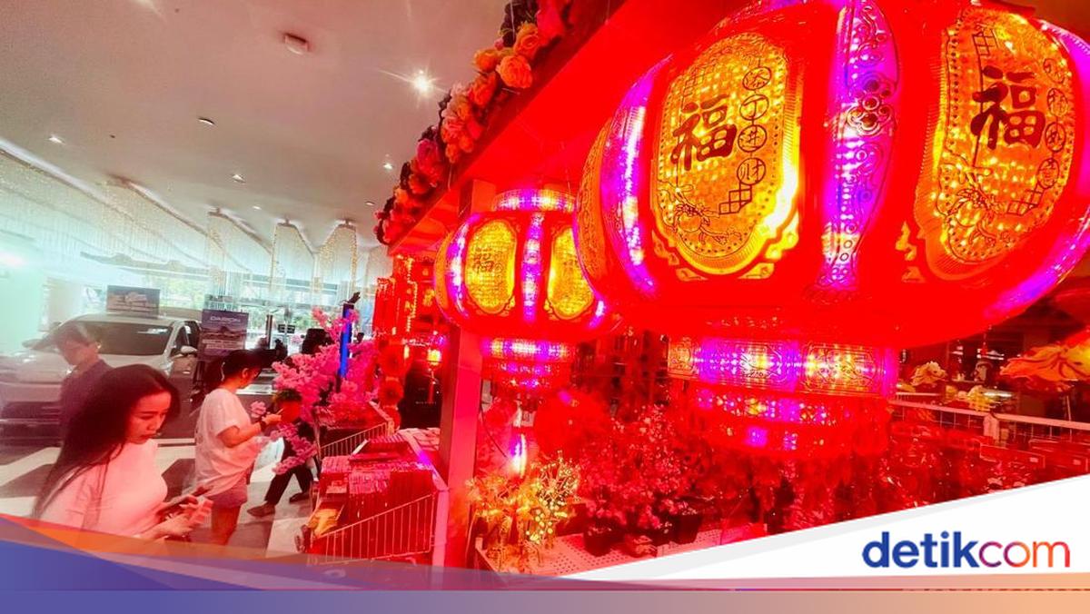 Harmony in Bloom, Ratusan Lampion Hiasi Taman Bunga Imlek di Mal