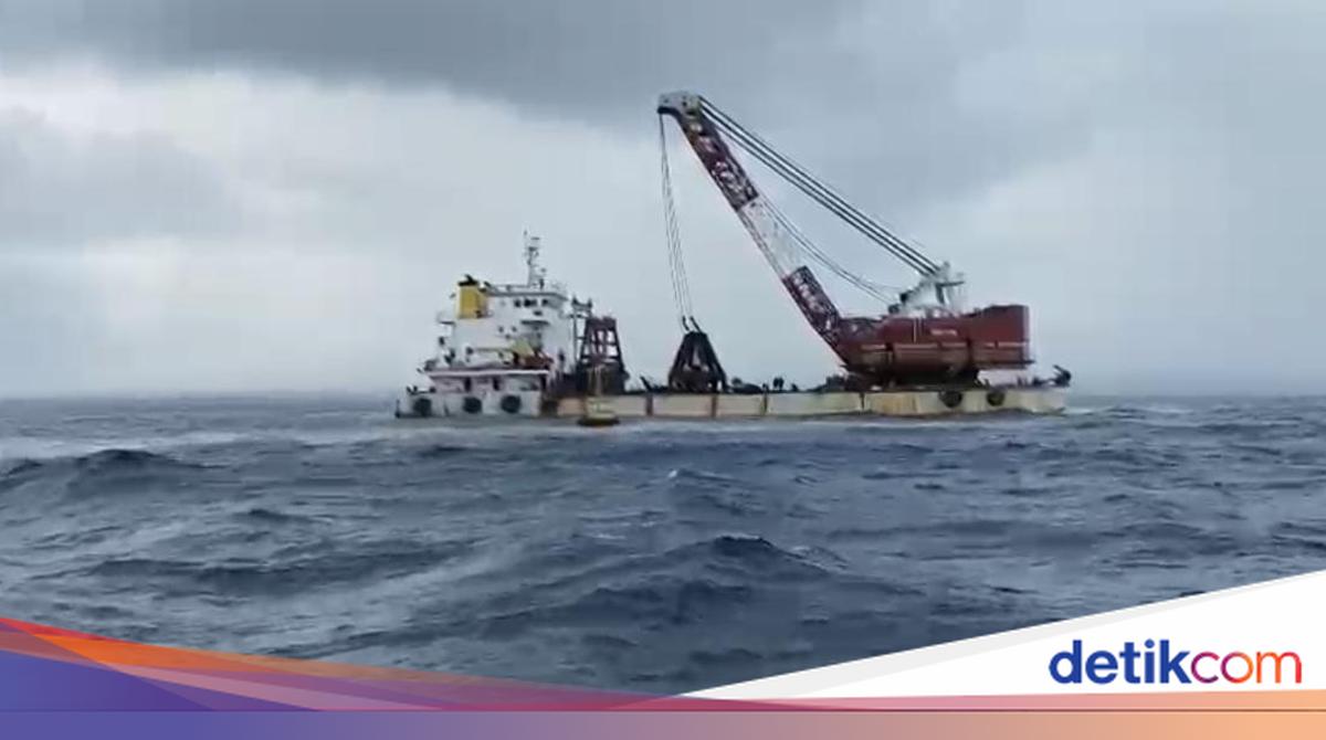 Menanti Proses Pengangkatan Bangkai KMP Tunu Pratama Jaya