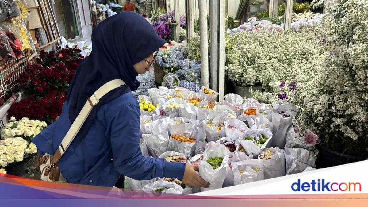 Jelang Valentine Pasar Bunga Kayoon Surabaya Mulai Bergeliat