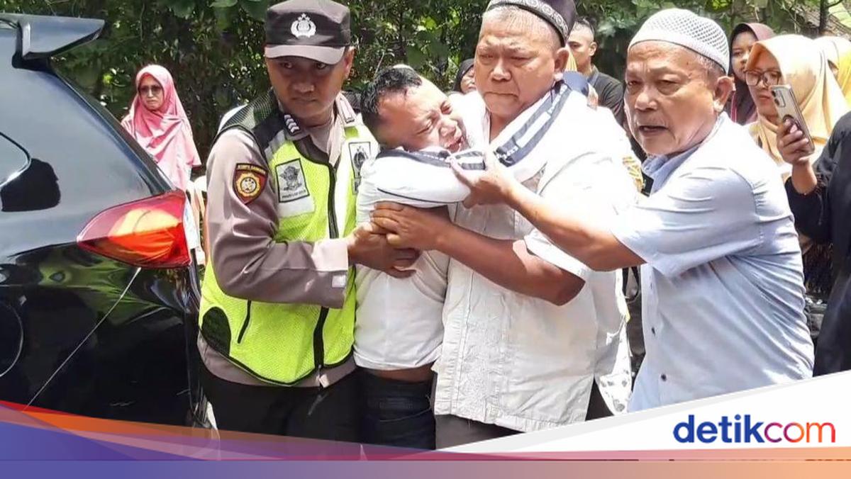 Tangis Purwanto, Pulang Merantau Makamkan Anak Korban Rampok Sadis di ...