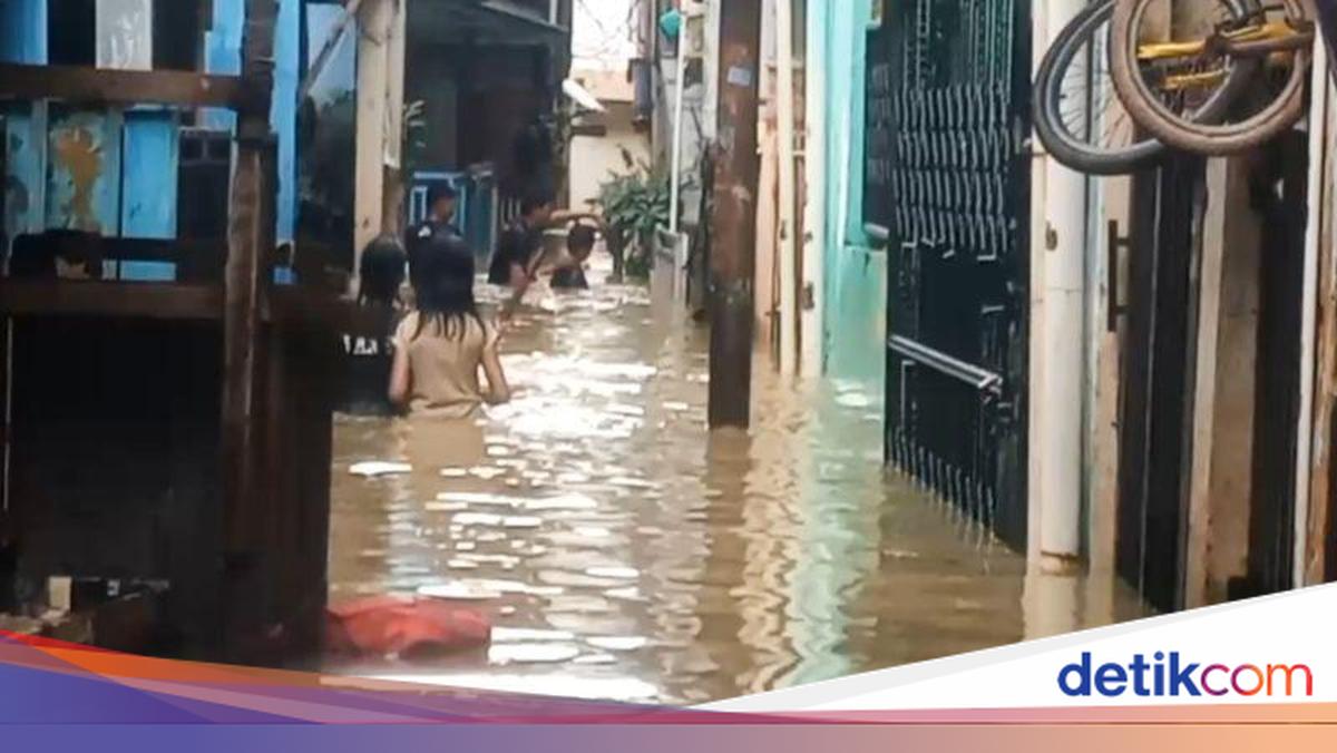 Sempat Surut, Bidara Cina Jaktim Kembali Kebanjiran hingga 2 Meter