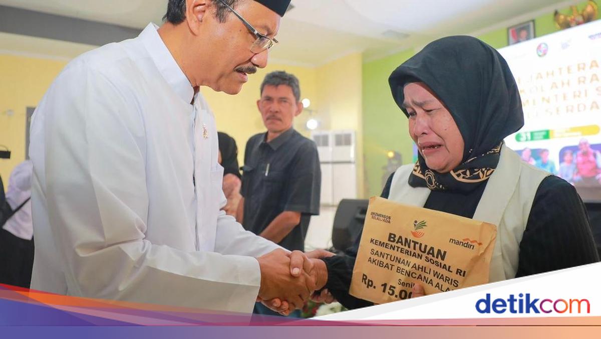 Mensos Gus Ipul Serahkan Santunan Ahli Waris Korban Banjir Deli Serdang