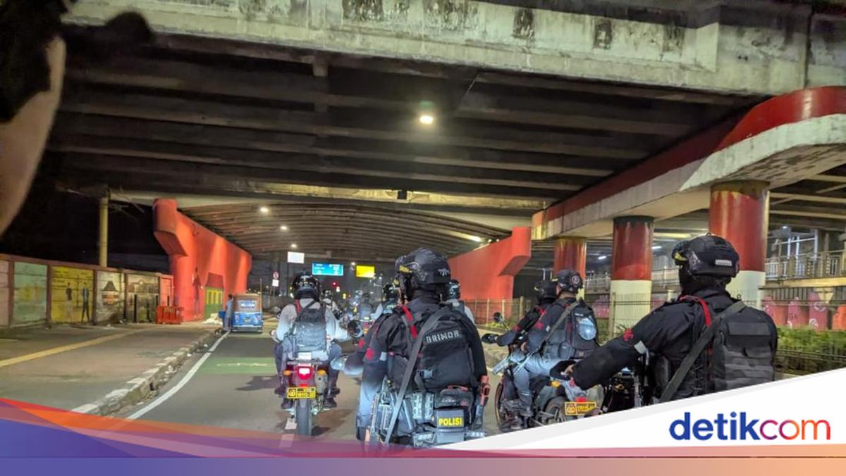 Patroli Gabungan Polda Metro Jaya Gagalkan Balap Liar dan Tawuran di Jaktim Patroli Brimob-Samapta Polda Metro Gagalkan Balap Liar dan Tawuran di Jaktim