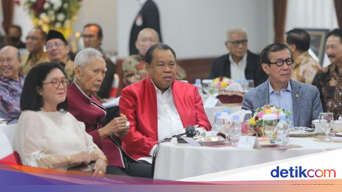 Guyonan Hakim MK Arief soal Alasan Ganjar-Mahfud Md Kalah di Pilpres 2024