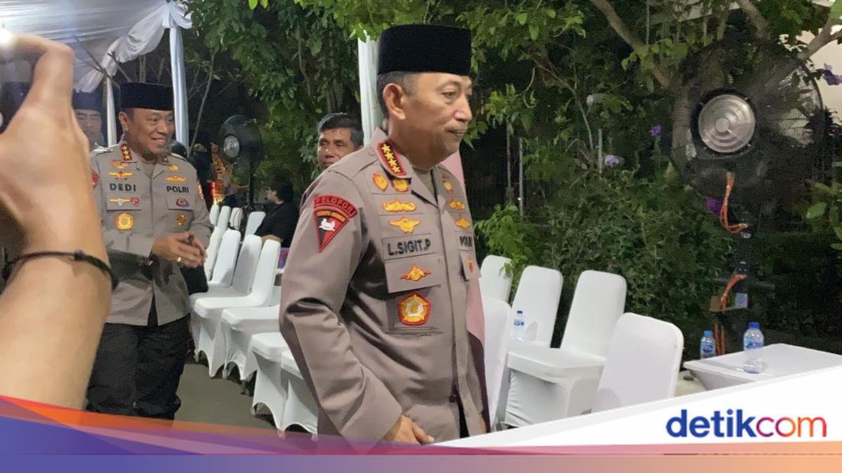 Kapolri dan Wakapolri Melayat ke Rumah Duka Eyang Meriyati Hoegeng