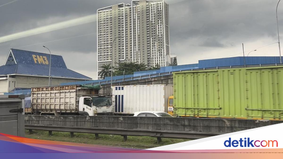 Tol Janger Padat di Sejumlah Titik Sore Ini