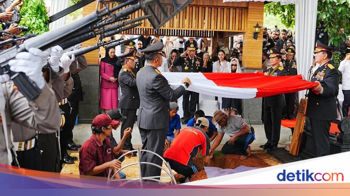 Prabowo Anugerahkan Tanda Kehormatan Bintang Bhayangkara Pratama ke Meri Hoegeng