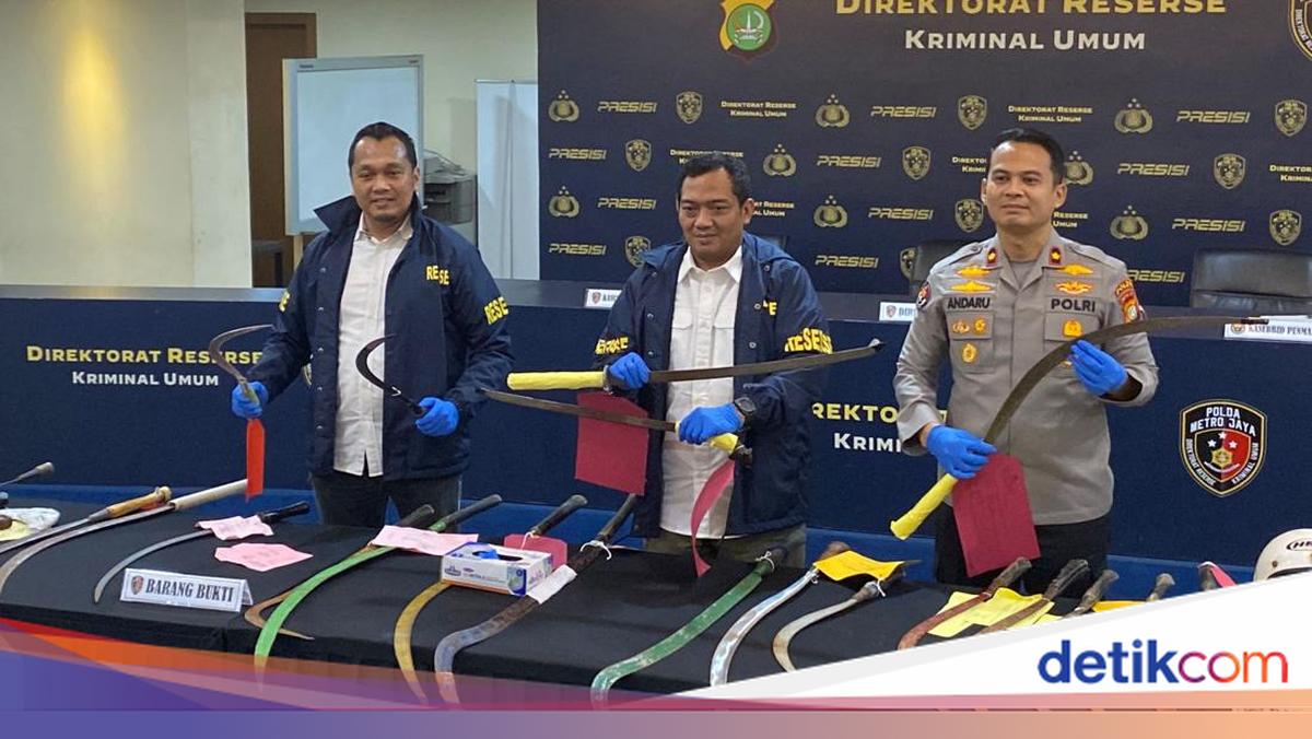 Operasi Pekat di Jakarta Tangkap 105 Pelaku Tawuran, 56 Sajam Disita