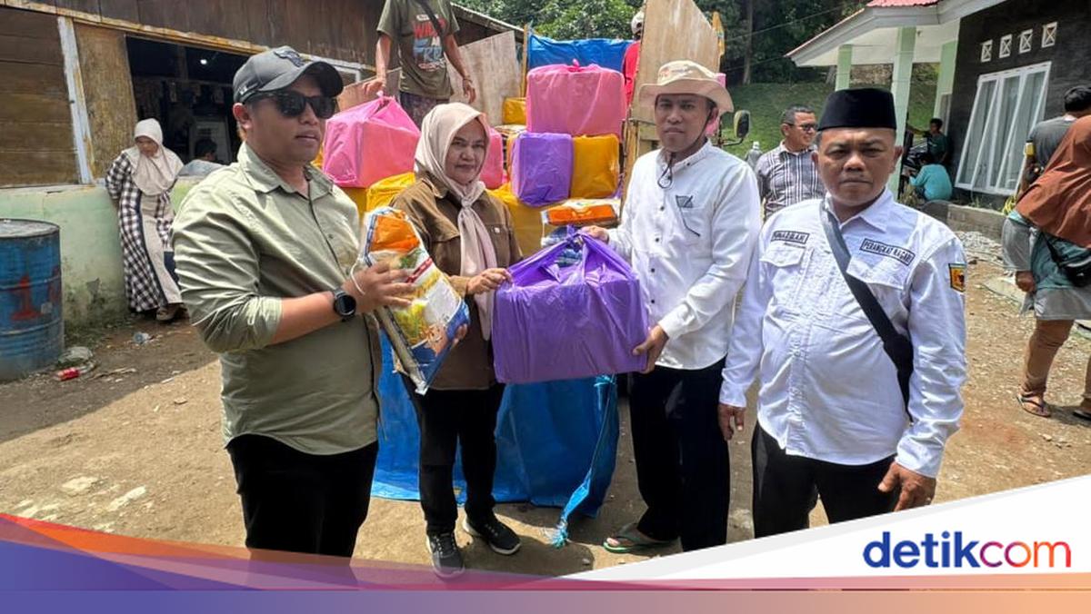Andre Rosiade Salurkan 155 Paket Sembako ke Korban Bencana di Tanah Datar