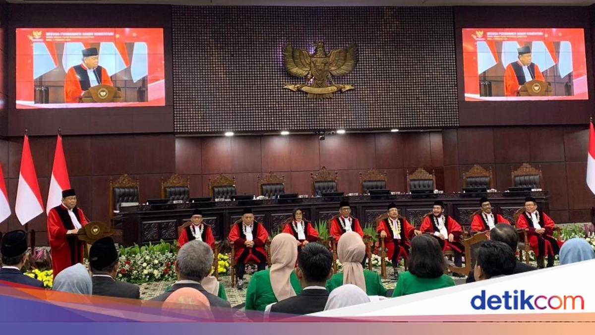 Hakim Arief Hidayat Pensiun, MK Gelar Wisuda Purnabakti