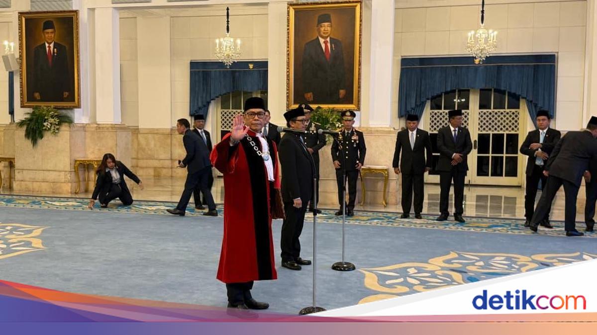 Bacakan Sumpah Jabatan di Depan Prabowo, Adies Kadir Resmi Jadi Hakim MK