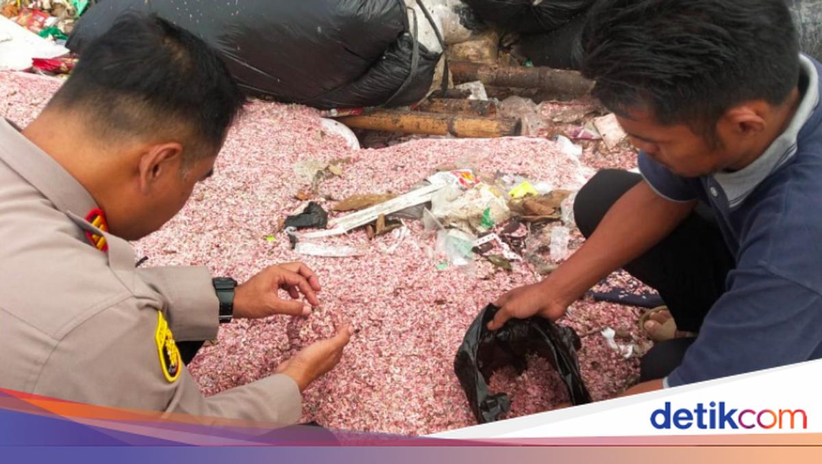 Polisi Uji Labfor Cacahan Mirip Uang di TPS Liar Bekasi