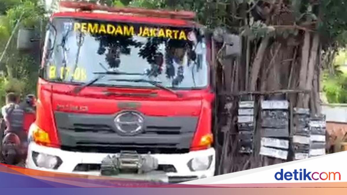 Uji Coba Jalur di Daerah Padat Palmerah, Damkar Terhambat Warung Tepi Jalan