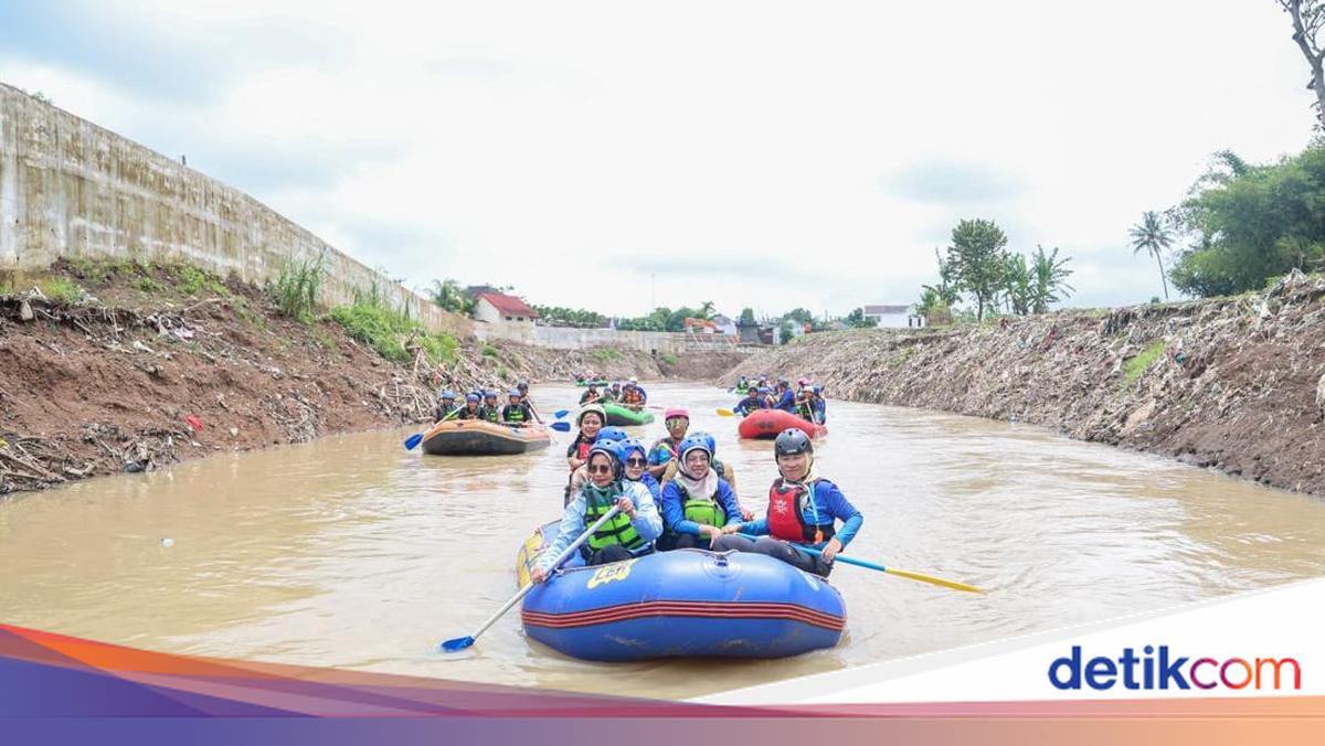 Komunitas Peduli Sungai Bersihkan Cibanten, Angkut Ratusan Ton Sampah
