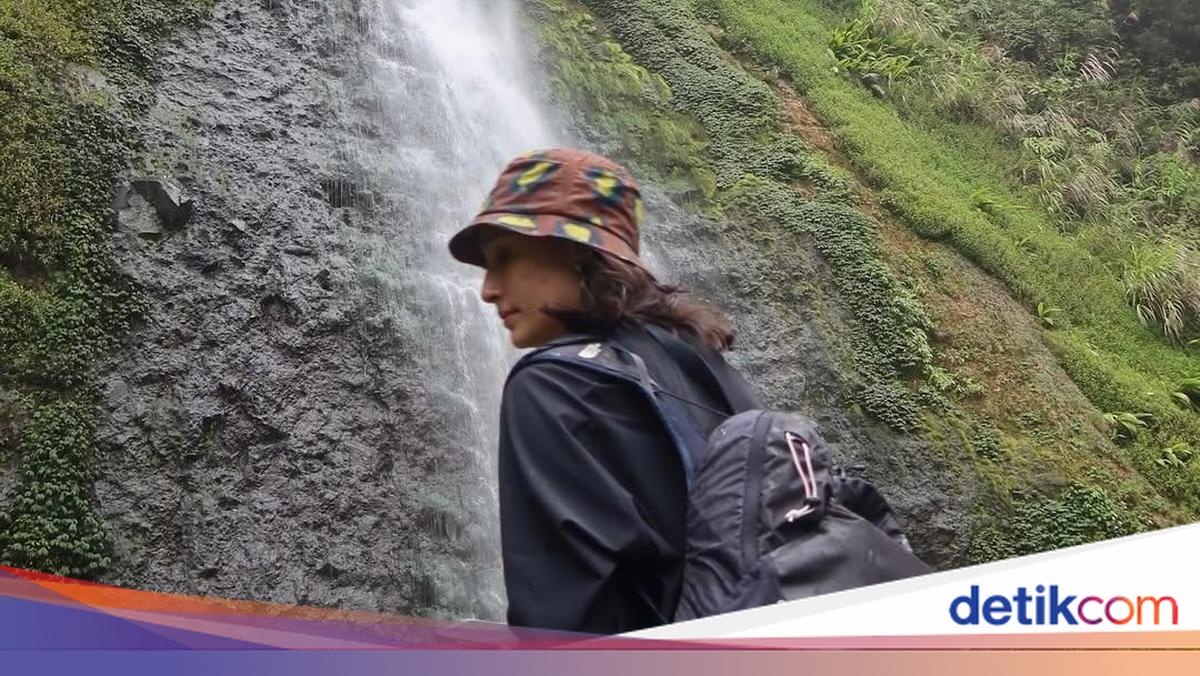Seru Banget Tatjana Saphira Trekking ke Curug Cibereum