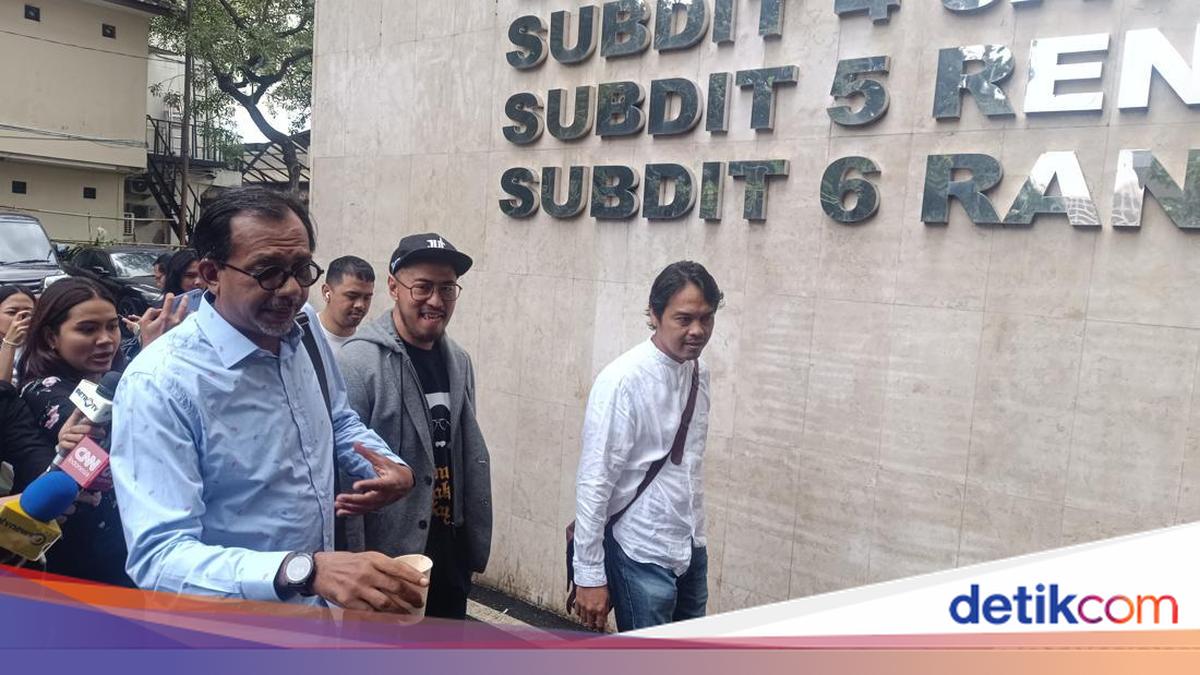 Pandji Pragiwaksono Tiba di Polda Metro untuk Klarifikasi 'Mens Rea'
