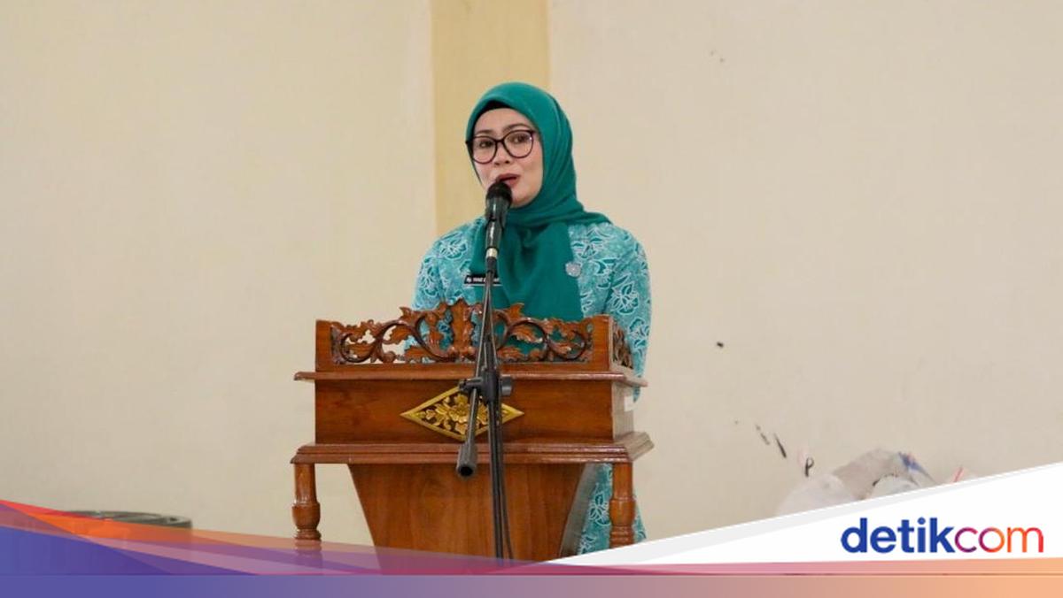 Salurkan Bantuan Bencana, TP PKK Pusat Yakinkan Warga Agam Tak Sendiri