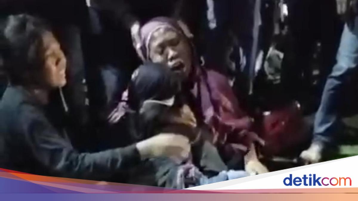 Najwa, bocah 8 tahun di Kendari, tewas ditabrak alat berat saat berjualan tisu untuk membantu keluarga. Ibu mengenang pesan terakhirnya yang menyentuh.

Via: @detiksulsel_
