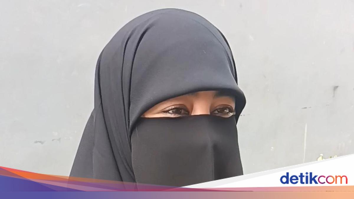 Tangis Umi Pipik Jadi Nenek Usai Adiba Melahirkan Anak Pertama