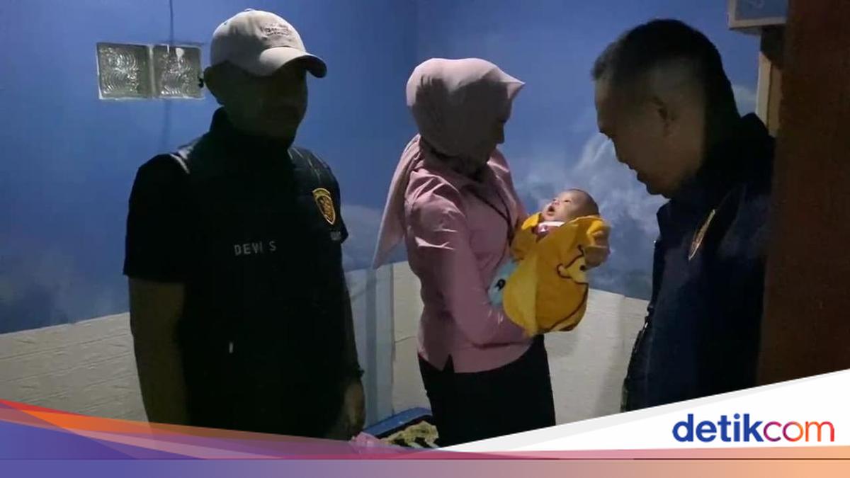 Polres Tasikmalaya ungkap penculikan bayi dua bulan oleh WD. Pelaku ingin eksploitasi ekonomi ibu korban. Ibu bayi bersyukur bisa bertemu kembali.

Via @detikjabar_