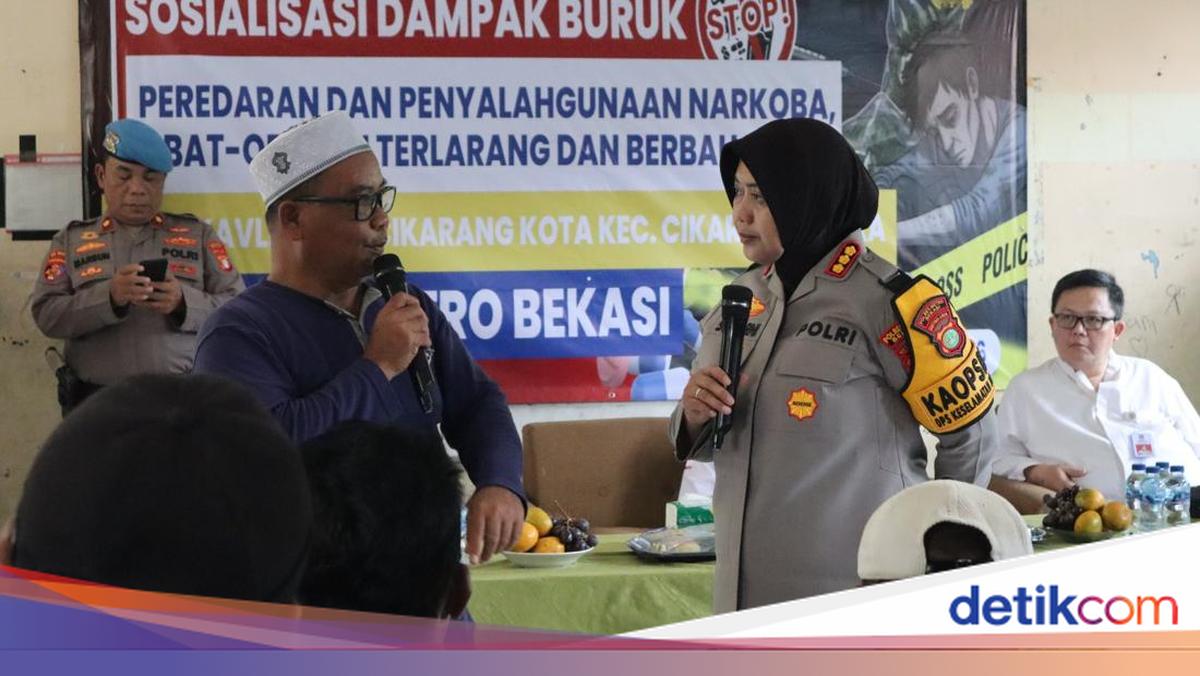 Polres Bekasi Edukasi Bahaya Narkoba Sambil Berbagi Bansos di Kampung Kavling