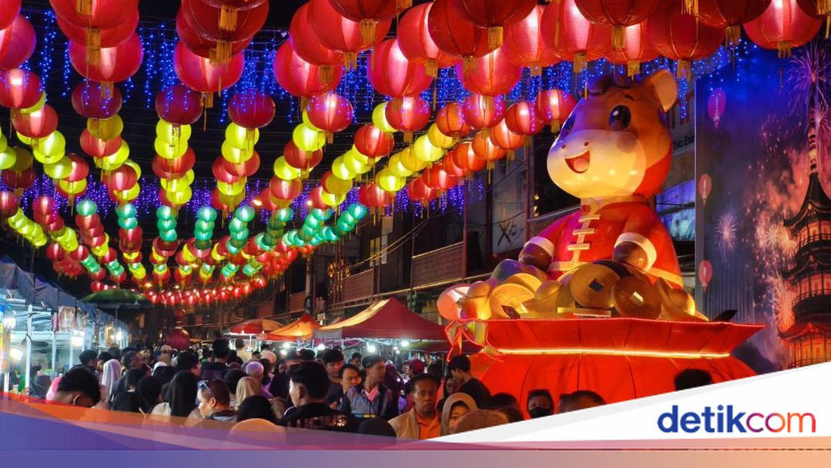 Bukan di China, Ini Suasana Meriah Kota Solo Saat Imlek Tiba