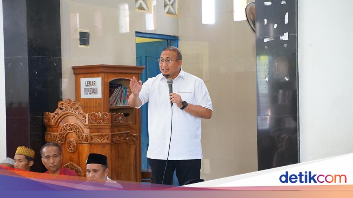 Andre Rosiade Bagikan 1.000 Paket Sembako di Ketaping Kuranji