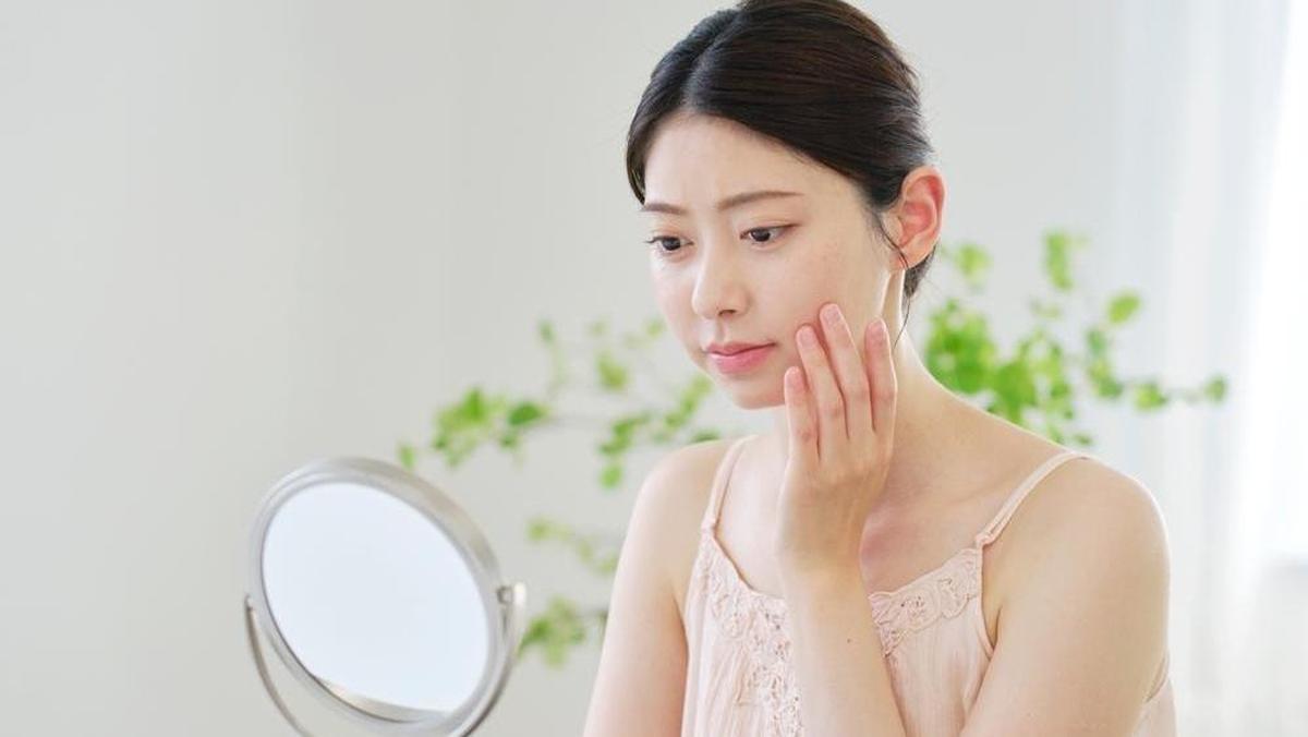 Minuman kolagen yang dilengkapi dengan berbagai vitamin yang diproduksi Sido Muncul ini hadir dalam sediaan serbuk effervescent yang mudah dikonsumsi kapan pun dan di mana pun, baik saat di kantor, di rumah, maupun saat bepergian.