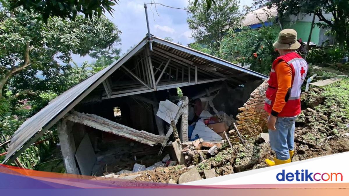 Tanah Gerak di Tegal Rusak 464 Rumah, Ribuan Warga Mengungsi