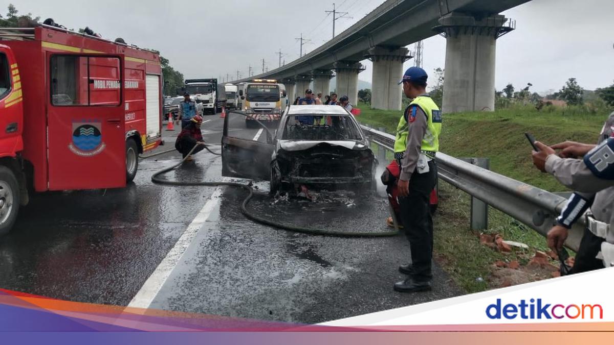 Sebuah minibus terbakar di Tol Purbaleunyi, Cimahi, tanpa korban jiwa. Kerugian materiil mencapai Rp80 juta. Arus lalu lintas kini kembali normal.

Via @detikjabar_