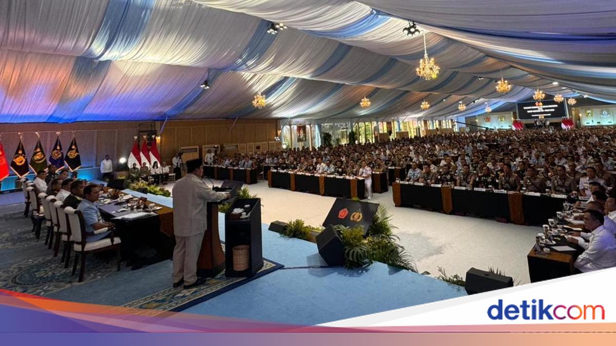 Prabowo Beri Taklimat di Depan Para Pimpinan TNI-Polri