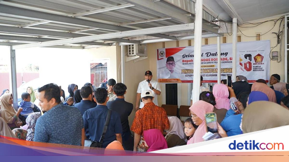 Andre Rosiade Bagikan Sembako-Ungkap Progres Pembangunan di Batung Taba