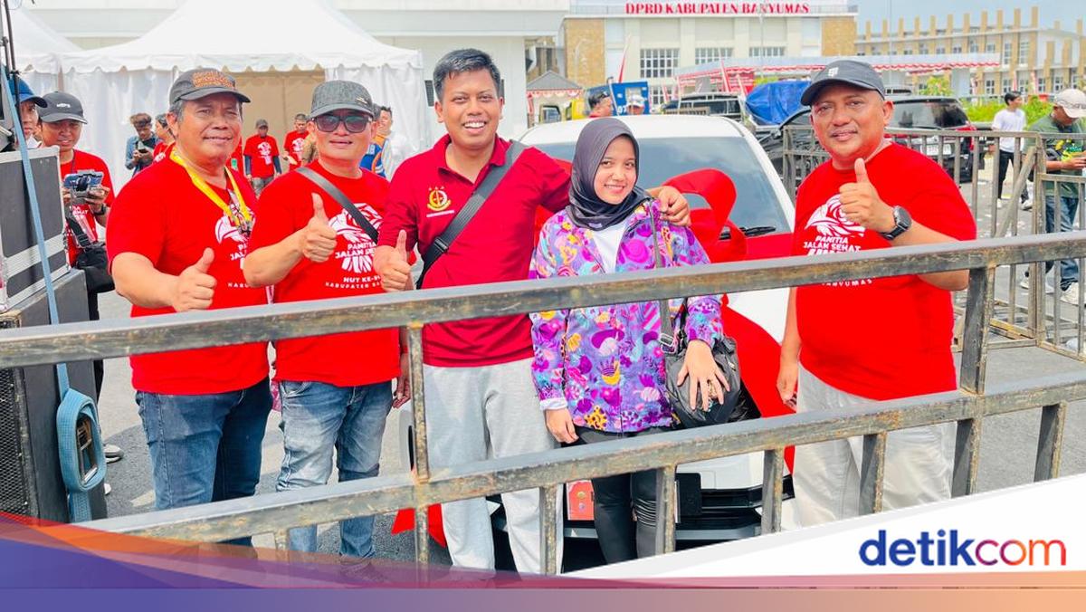 Acara jalan sehat itu digelar Agustus tahun lalu oleh Pemkab Banyumas bersama sebuah EO. Hingga kini pemenang undian utama belum terima hadiah. Berikut ulasan lengkapnya!

Via @detikjatengcom