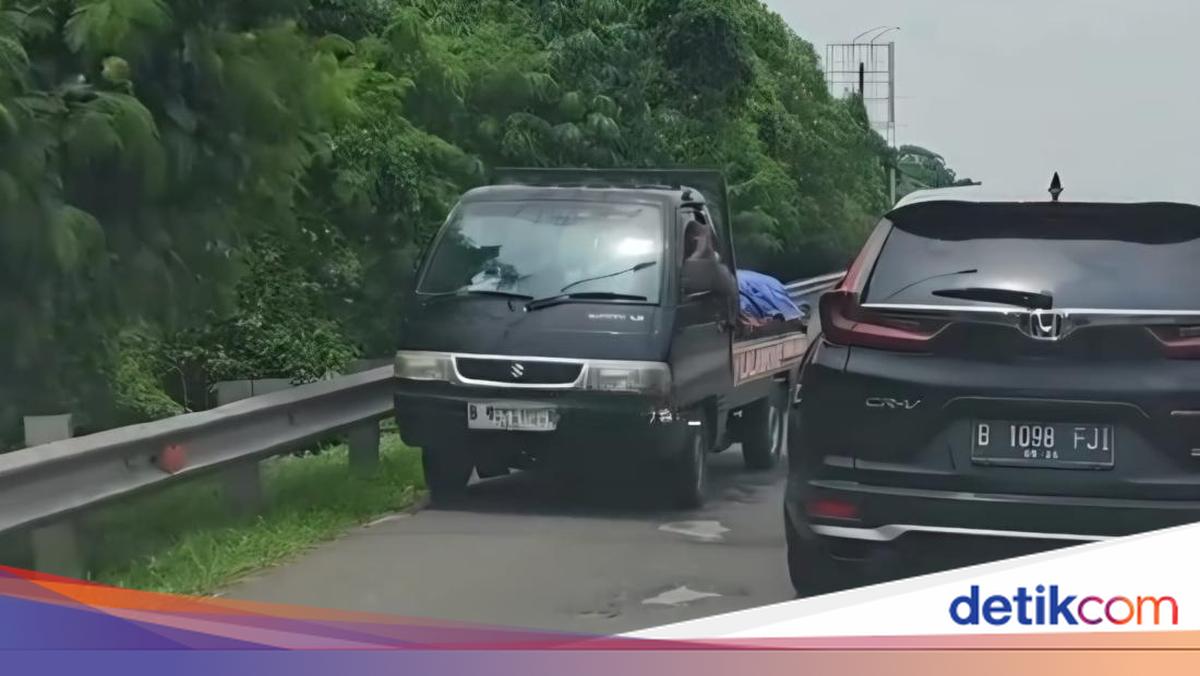 Pikap Nekat Lawan Arah di Rest Area Tol Jagorawi, Polisi Turun Tangan