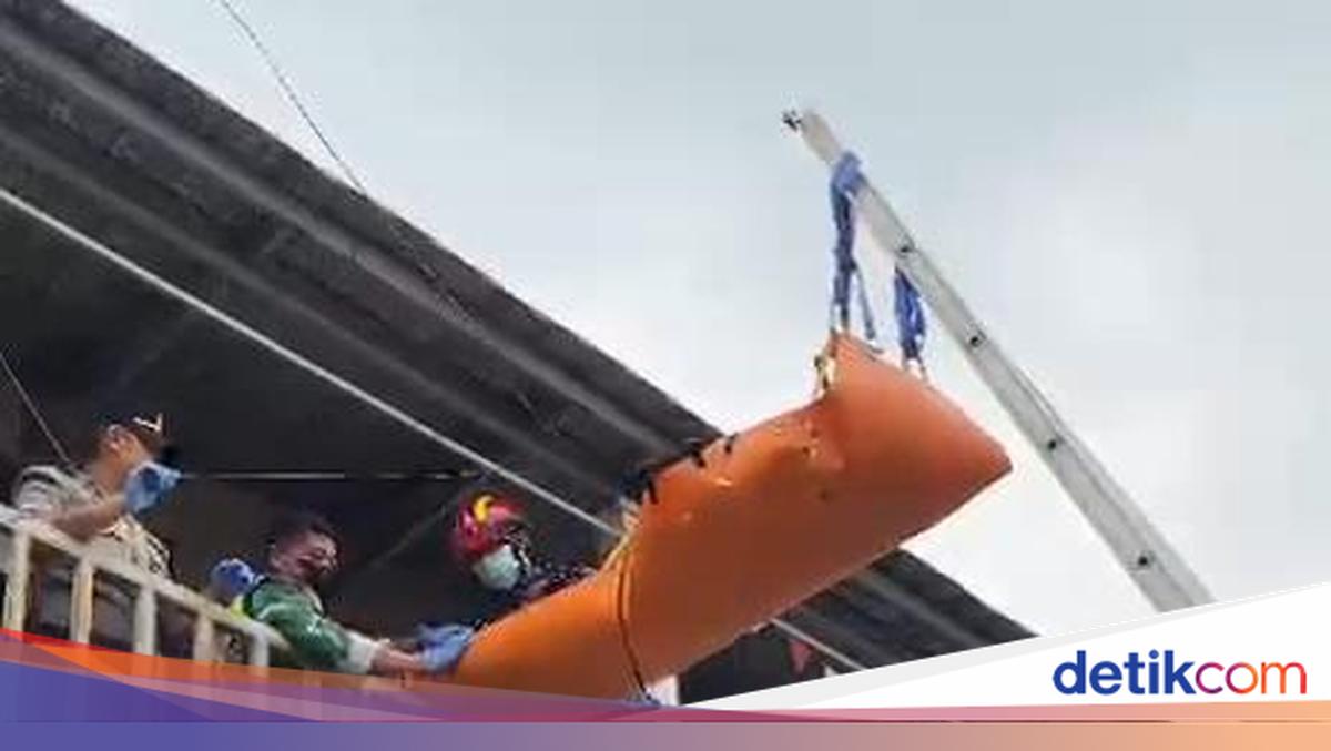 Mayat Pria Ditemukan dalam Kontrakan di Bogor, Proses Evakuasi Dramatis