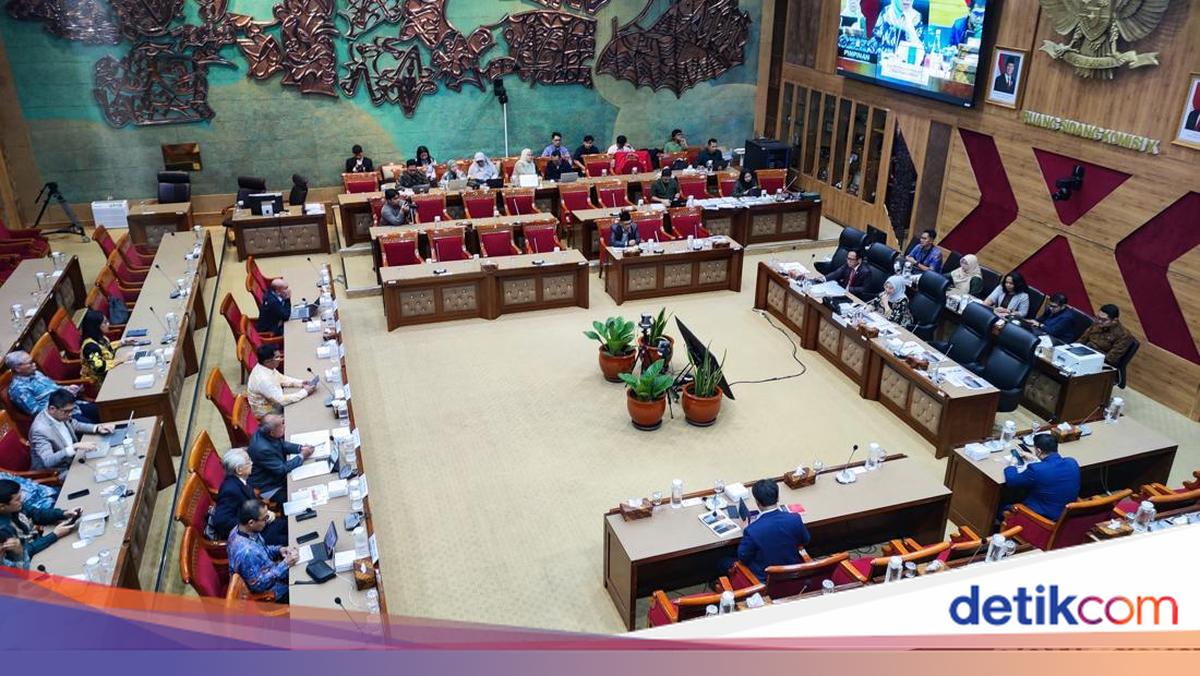 Komisi X DPR Rapat dengan Rektor UI hingga UGM, Bahas Apa?