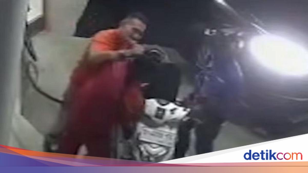 Seorang oknum ASN di Tuban, Jawa Timur ditetapkan tersangka setelah menganiaya 4 pegawai SPBU. Pelaku mengaku kesal dengan layanan SPBU. Ini fakta-faktanya!

via @detikjatim_