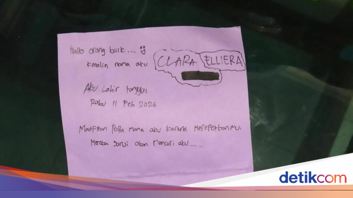 Warga Jember menemukan bayi perempuan dalam kardus di teras rumah yang disertai surat wasiat dari ibu. Bayi dalam kondisi sehat dan kini dirawat di RSUD dr. Soebandi Jember, Jawa Timur. Berikut isi surat wasiatnya!

via @detikjatim_