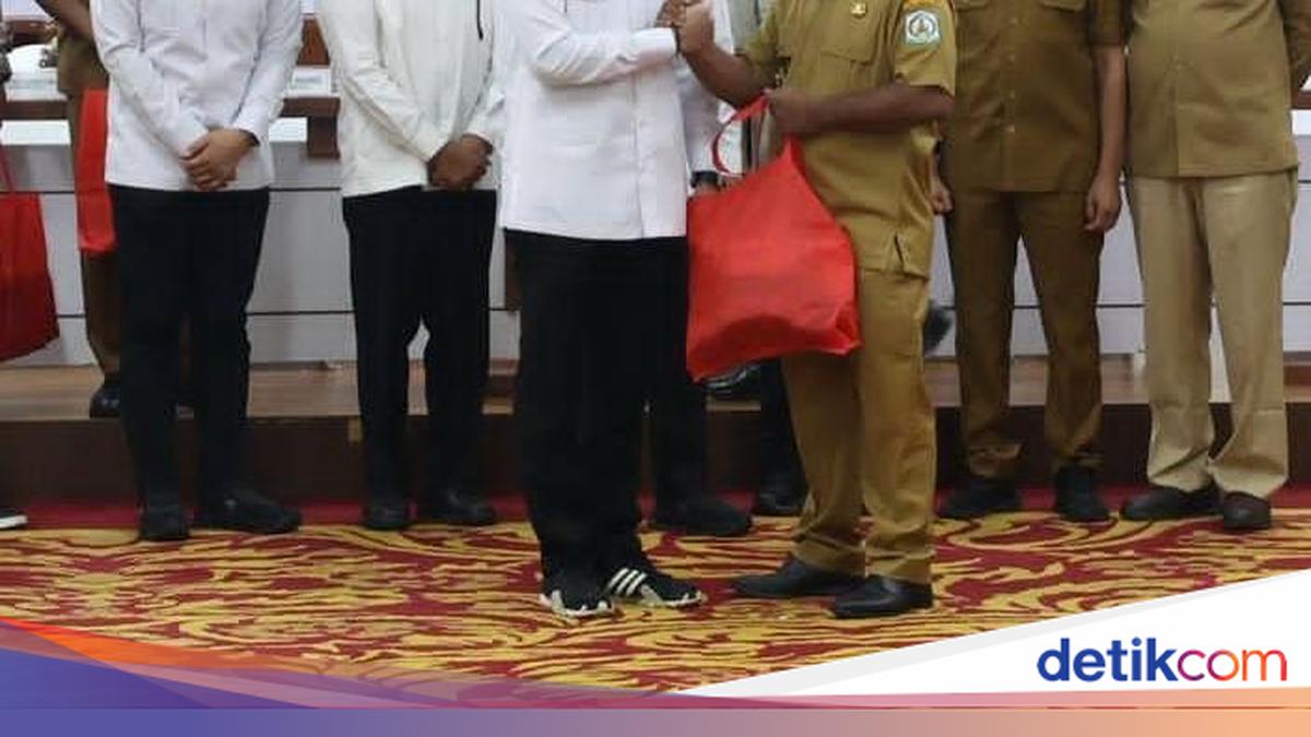 Waka MPR Serahkan Bantuan untuk Korban Banjir &amp; Longsor di Aceh