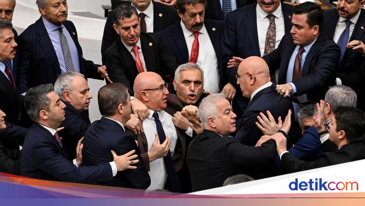 Kericuhan Parlemen Turki: Anggota Legislator Adu Jotos Soal Pengangkatan Menteri Kehakiman