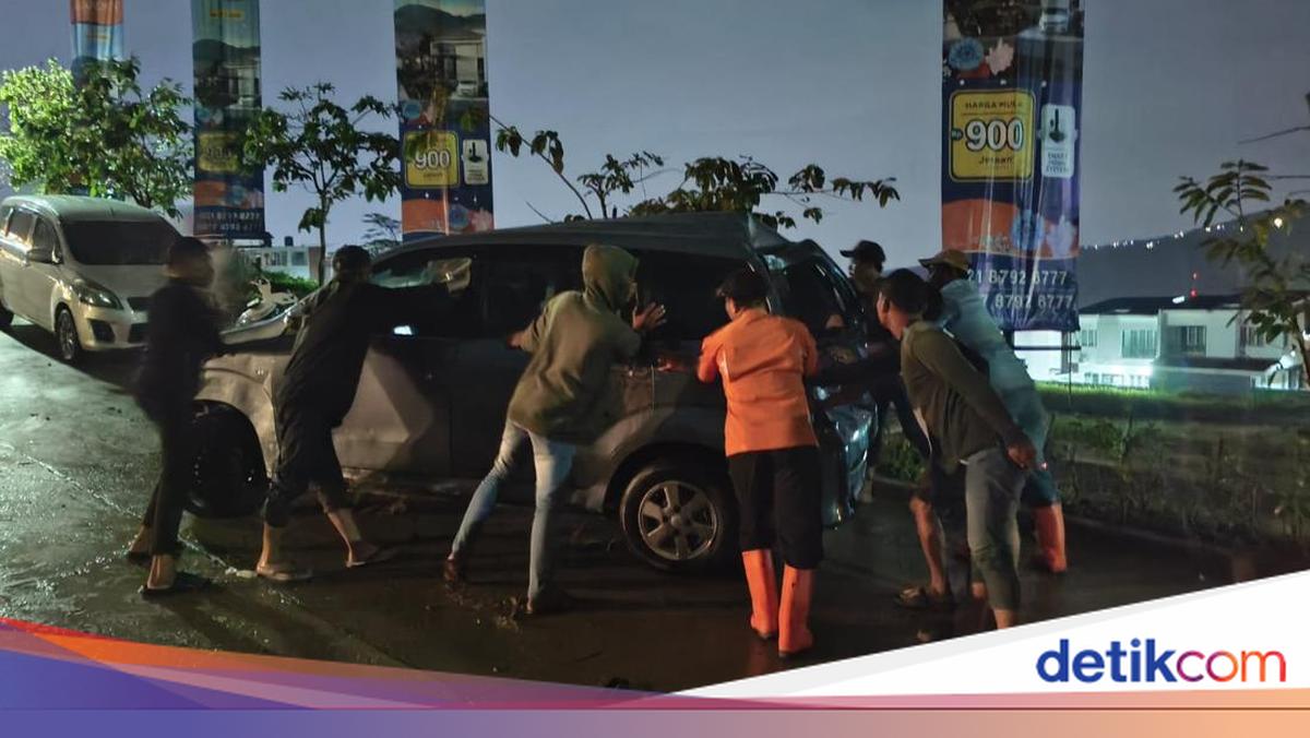 BNPB Ungkap Penyebab Banjir Bawa Batu hingga Hanyutkan Mobil di Bogor