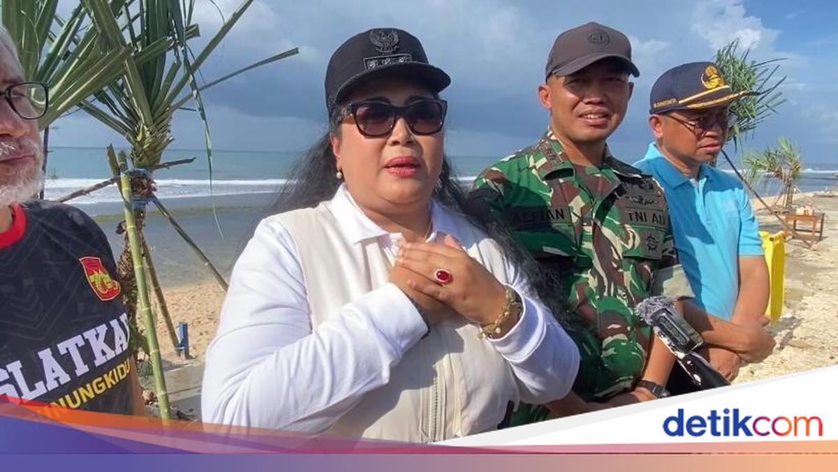 Bupati Gunungkidul Endah Subekti Kuntariningsih menegaskan pembangunan wisata harus melalui kajian matang dan tetap menjaga identitas daerah. Hal ini merespons pernyataan GKR Mangkubumi agar Gunungkidul tidak dibuat seperti Bali.

Via @detikjogja_