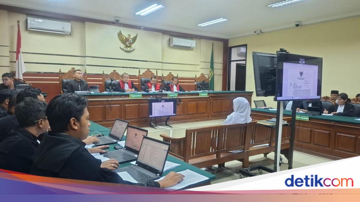 Khofifah Bantah BAP Terdakwa yang Sudah Almarhum soal Terima Fee Ijon