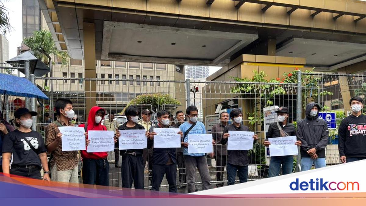 Konsumen Meikarta, menggelar aksi damai di depan Kementerian PKP, menuntut pengembalian dana dan mempertanyakan peran kementerian dalam melindungi hak mereka.